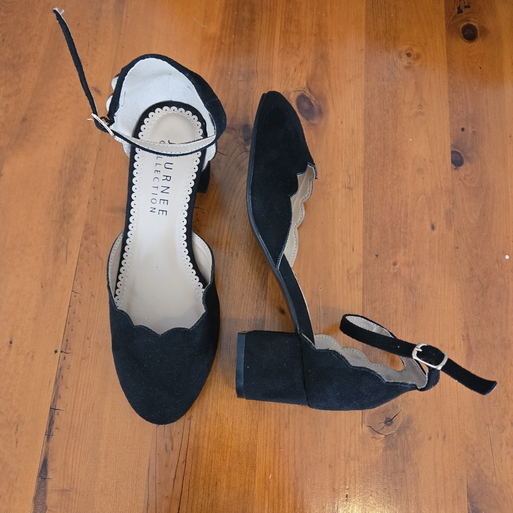 Journee Collection Black Scalloped Edge Women's Ankle Strap Block Heel Size WD 7
